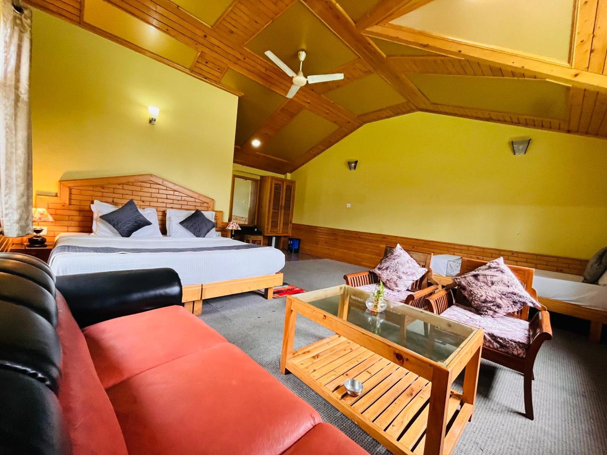 Hotel Hollywood - Scenic River & Mountain View With Premium Manali (Himachal Pradesh)
