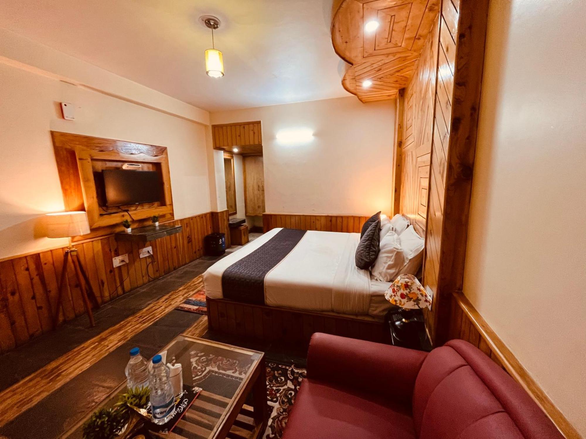 Hotel Hollywood - Scenic River & Mountain View With Premium 4*